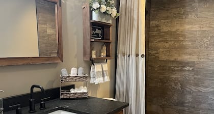 Secluded 3 Bedroom Cabin
