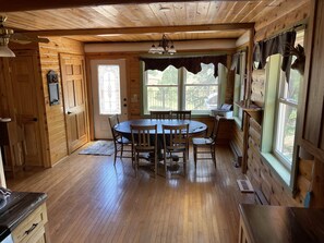Interior - Secluded 3 Bedroom Cabin (Hermosa)