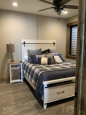 3 slaapkamers, een strijkplank/strijkijzer, reisbedje, gratis wifi
