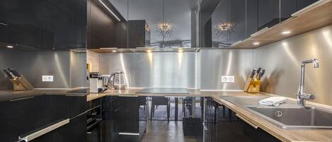 Réfrigérateur, micro-ondes, four, lave-vaisselle