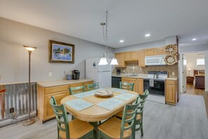 Fridge, microwave, stovetop, dishwasher - Hike & Bike: Red River Condo Near Fishing! (Red River)