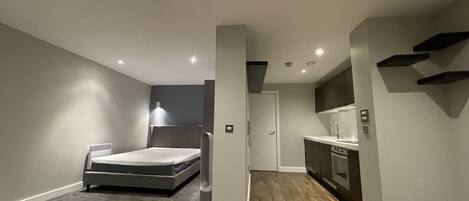 1 dormitori, planxa i posts de planxar, wifi gratuïta i roba de llit