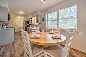 Dining - Private Hot Tub & Yard: Secluded Broken Bow Home! (Broken Bow)