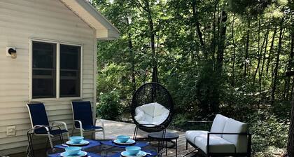 Close to downtown Leland, Fishtown, Vans Beach. Hot tub.