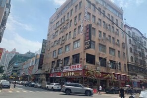 Letak kenderaan sendiri (tertakluk pada bayaran) 