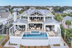 Exterior - 3108 Palm by AvantStay | Oceanfront, Private Pool, Incredible Views (Isle Of Palms)