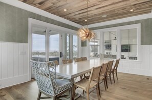 Dining - 3108 Palm by AvantStay | Oceanfront, Private Pool, Incredible Views (Isle Of Palms)