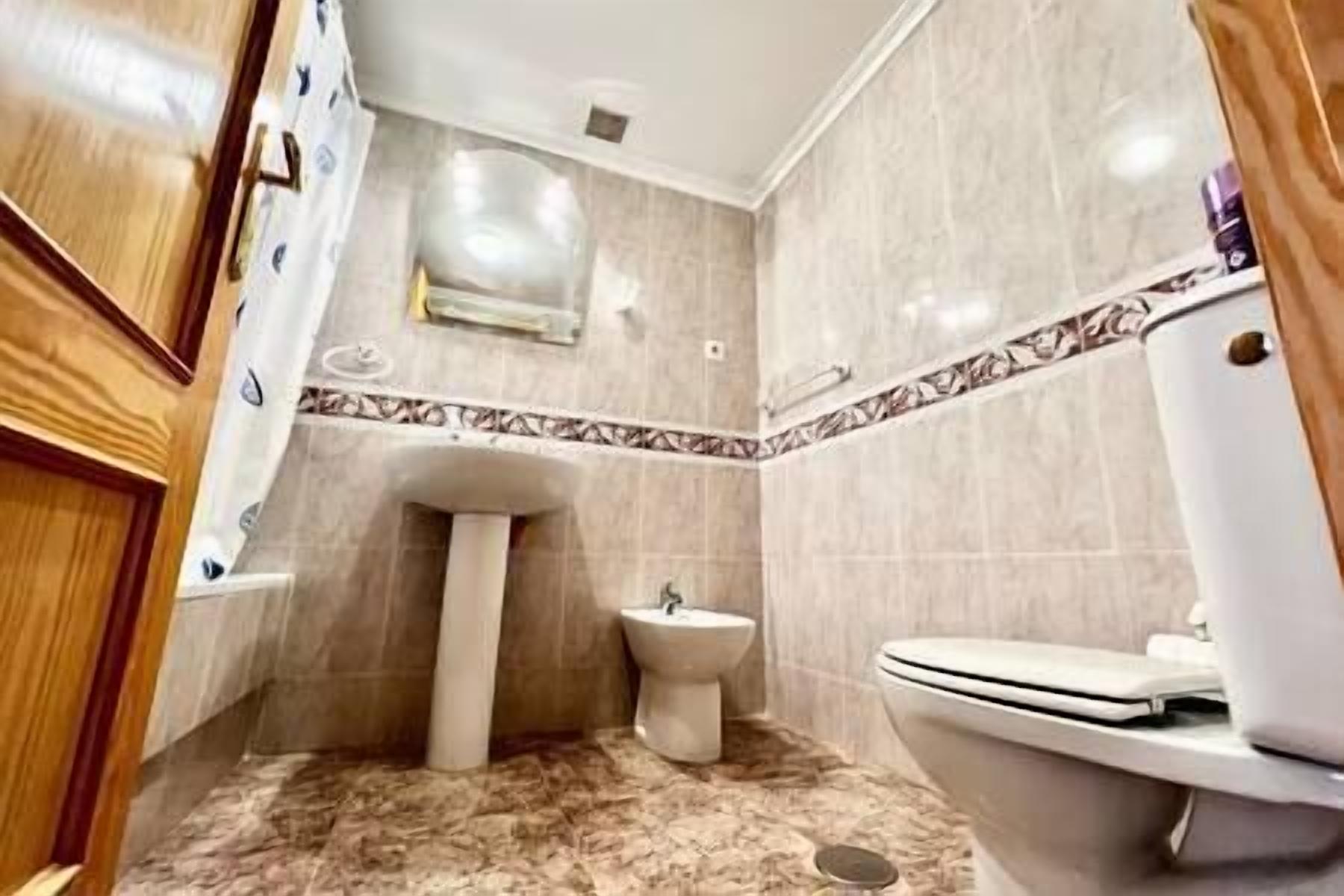 Badewanne, Haartrockner, Bidet