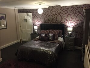 7 Schlafzimmer