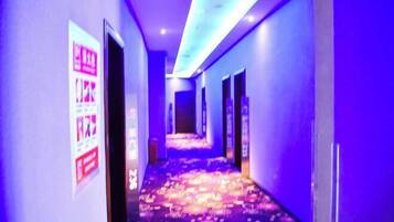 المنشأة من الداخل