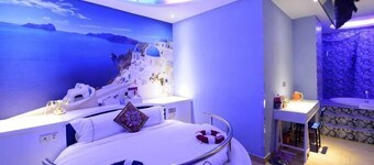 We Love Hotel
