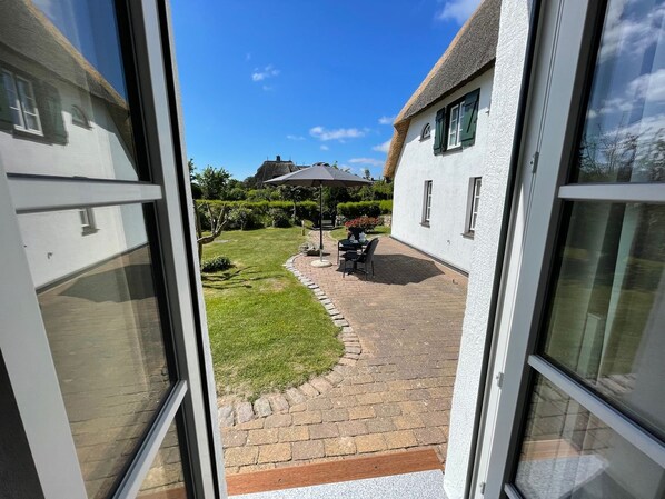 Unclassified image, 1 of 22, button