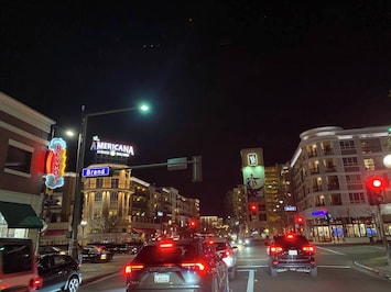 Street view of downtown Glendale Americana