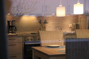 Fridge, oven, stovetop, dishwasher
