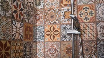 Dusche, Bidet, Handtücher