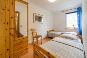2 bedrooms, iron/ironing board, travel cot, free WiFi