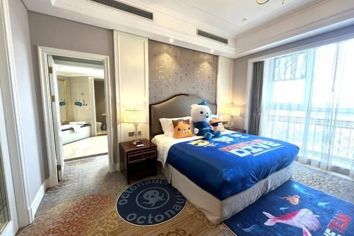 Cribs/infant beds