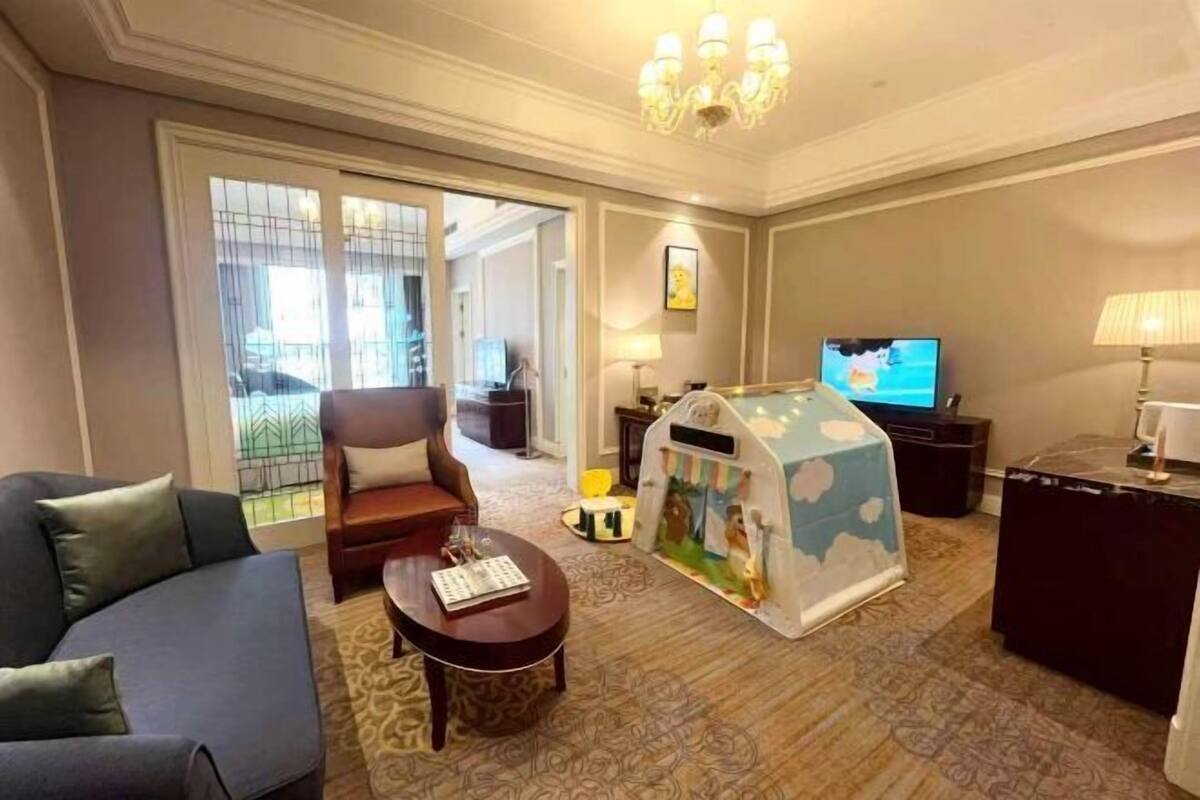 Cribs/infant beds