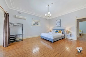 3 bedrooms, WiFi, bed sheets
