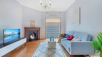 TV, fireplace