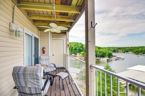Property grounds - Cozy Lake Ozark Condo Rental w/ Grill, Pool Access (Lake Ozark)
