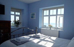 4 quartos, acesso à internet, roupa de cama