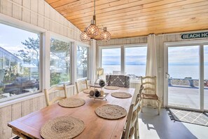 Dining - Waterfront Ferndale Home: Deck + Beach Access (Ferndale)