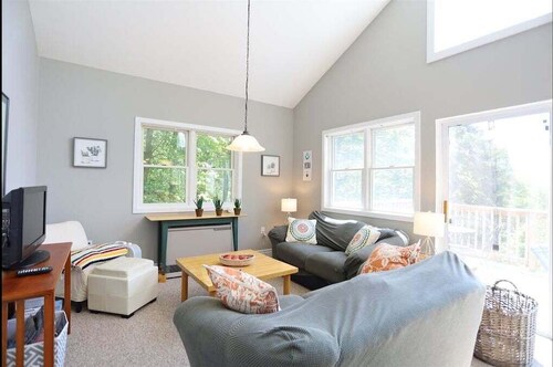 Relax in the White Mountains, Pet Friendly Home