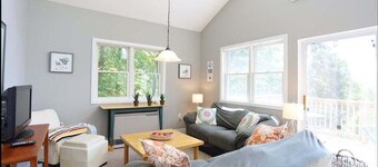 Relax in the White Mountains, Pet Friendly Home