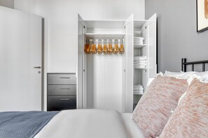 1 chambre, fer et planche Ă repasser, Wi-Fi, draps fournis
