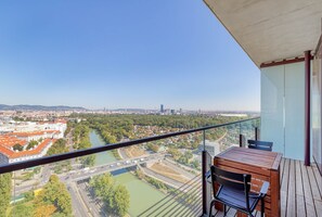 Property grounds - Classic Landstraße 1BR w/ Pool & DM, nr U3 Erdberg, by Blueground (Vienna)