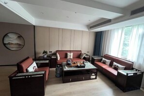 Living area - Jinlong Hotel (Tianlin)