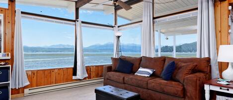 Smart-tv och eldstad