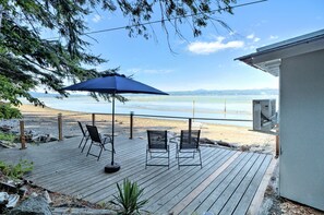 Terrace/patio - NEW!! Annas Bay Beach House on Hood Canal, WIFI, AC (Union)
