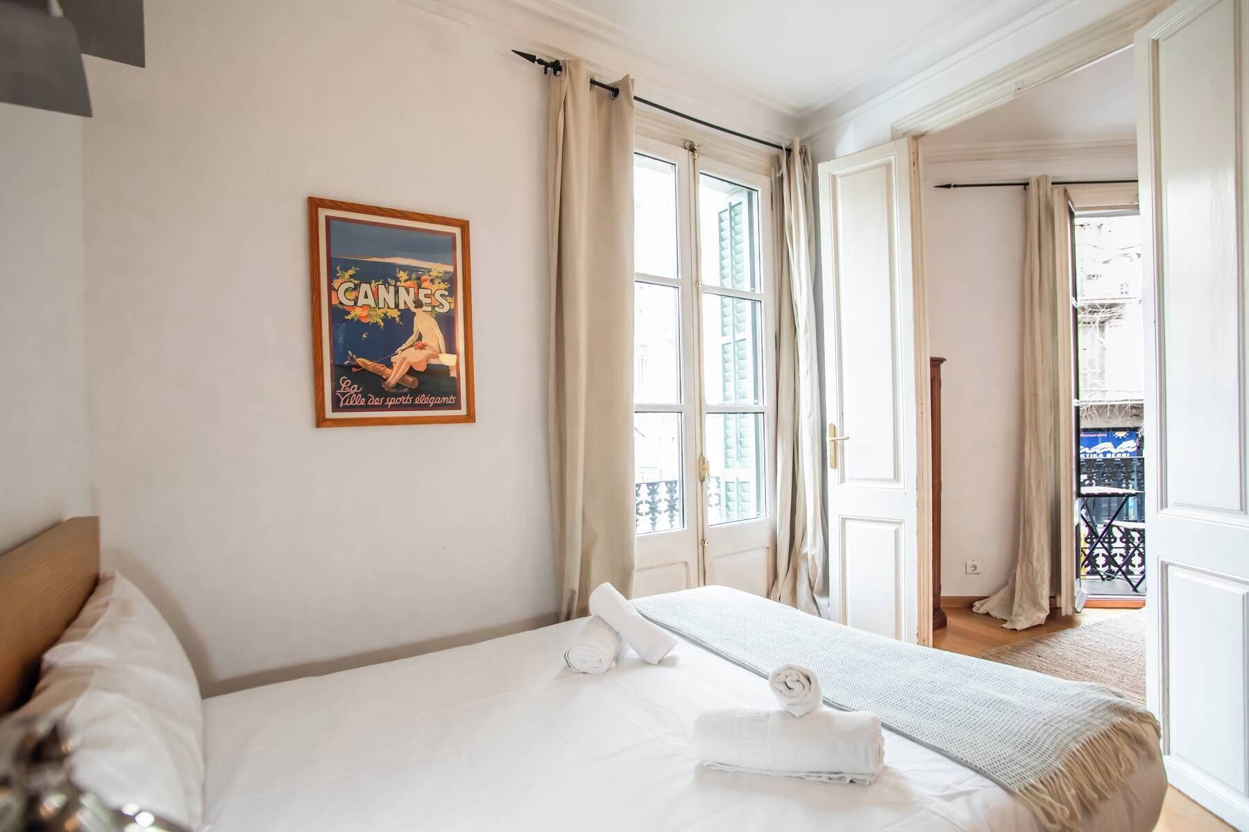 2 bedrooms, iron/ironing board, internet, bed sheets