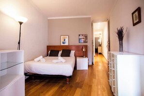 3 bedrooms, iron/ironing board, Internet, bed sheets