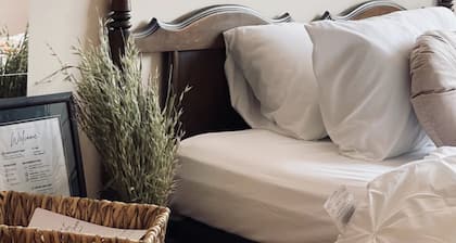 Cozy Private room near Assiniboine Park And Polo Park