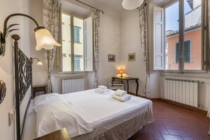 2 bedrooms, iron/ironing board, bed sheets