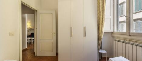 2 chambres, fer et planche Ă repasser, draps fournis