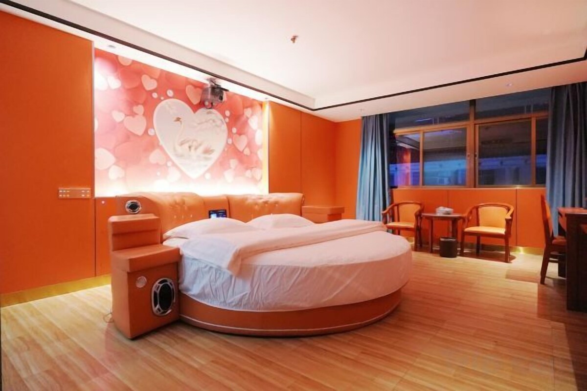 Encounter Couple Theme Room (Adjustable Bed + Smart Home + Movie)