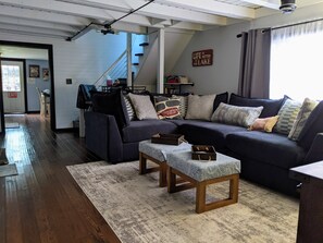 Smart-TV, Kamin, DVD-Player, Tischtennisplatte