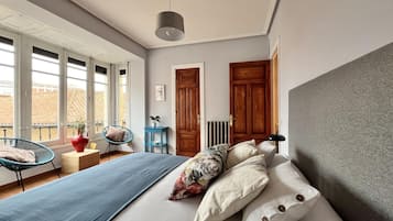 3 habitaciones, tabla de planchar con plancha, internet y ropa de cama