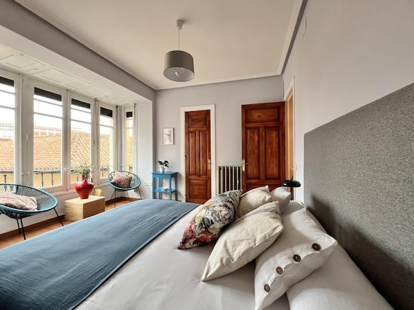 3 bedrooms, iron/ironing board, Internet, bed sheets