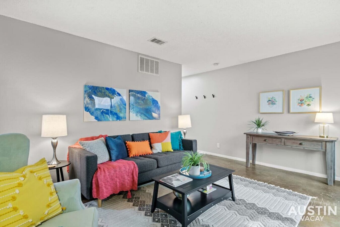 Stunning S Lamar Condo | Near Top Bars & Dining!