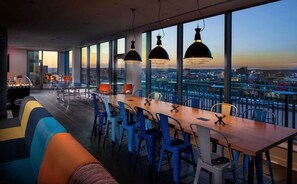 Dining - Spacious Theatre District 2BR w/ Gym & W/D, near Boylston T, by Blueground (Boston)