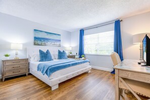 2 bedrooms, desk, iron/ironing board, travel crib - 4ppl, 9 minutes to airport , BBQ, Top Location (West Palm Beach)