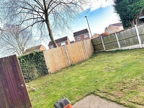 Property grounds - 2 Bed House - Sleeps 4 - Parking - Pets - Garden (Doncaster)