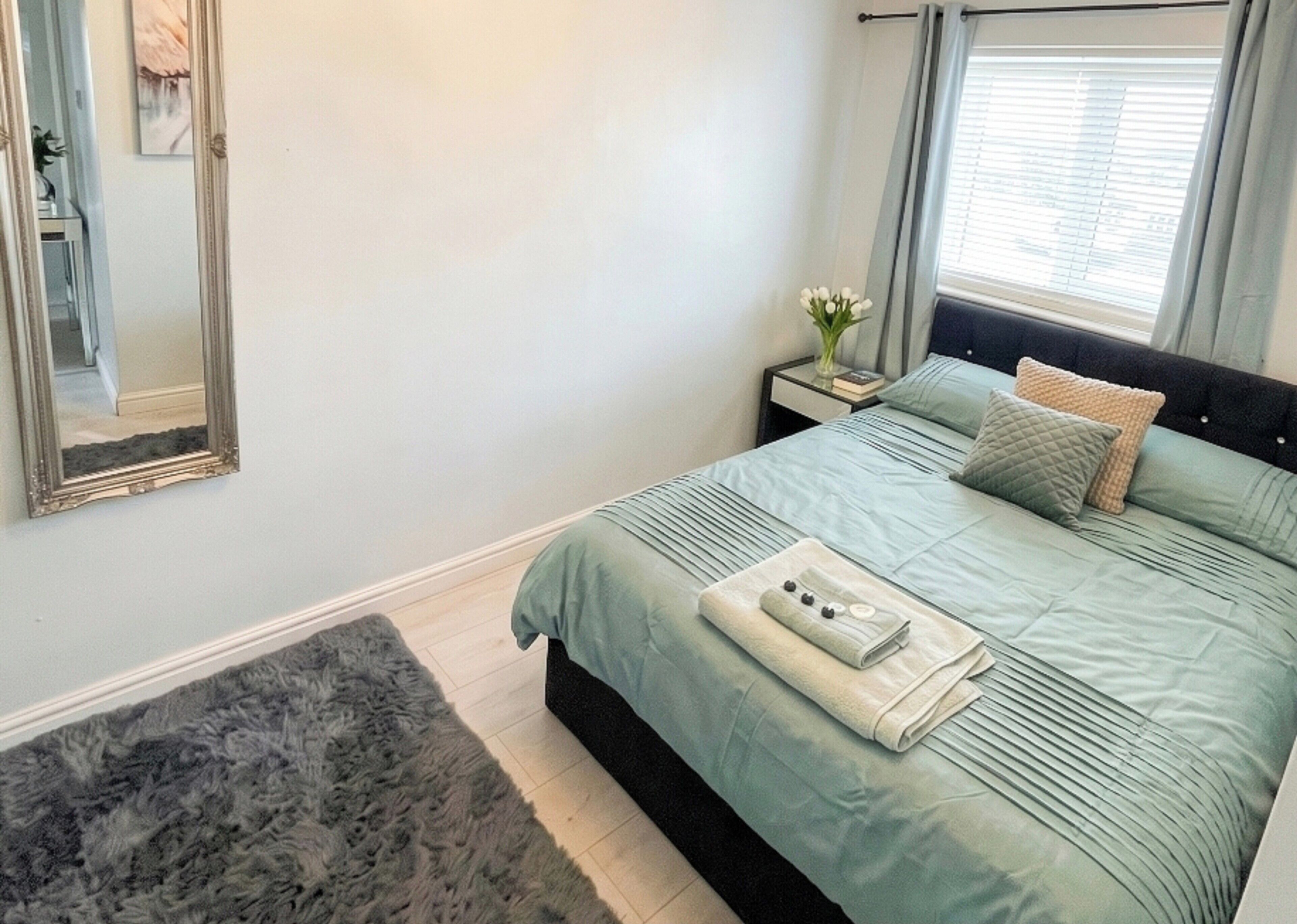 2 bedrooms, iron/ironing board, WiFi, bed sheets