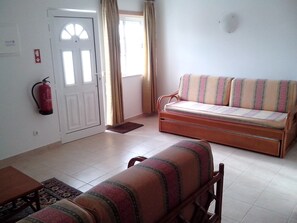 TV - 1 Bed Flat - Sleeps 2 - Parking - Wifi (Albufeira)