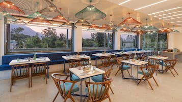 4 Restaurants, Frühstück, Mittagessen, Abendessen, afrikanische Küche